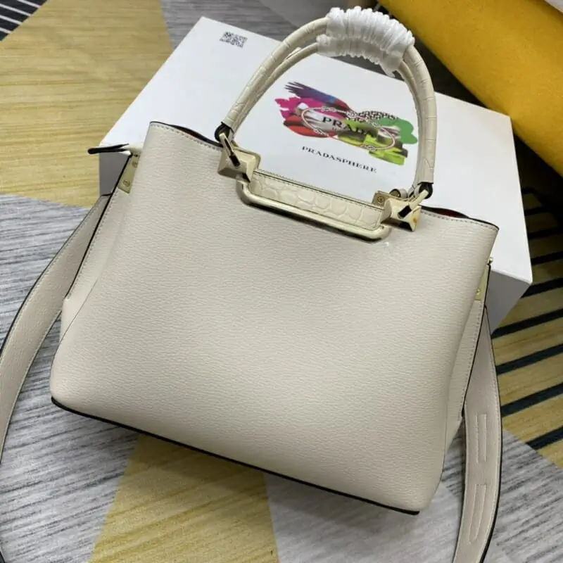 prada aaa qualite sac a main  pour femme s_122a6332